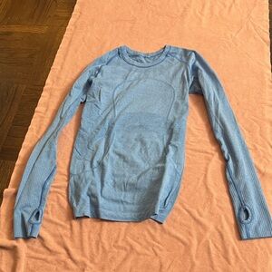 Used Lululemon Women's Blue Top - Size Small